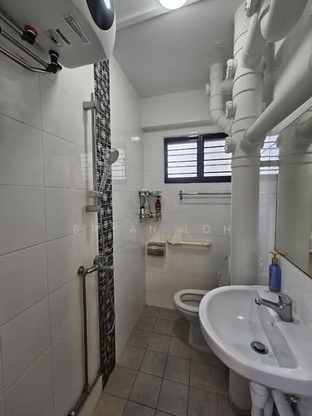 768 Yishun Avenue 3, 768 Yishun Avenue 3, 3 Bedrooms, 904 sqft, HDB Flat For Sale, by Bryan Loh, 500202160 - Bathroom - PropertyGuru.com.sg