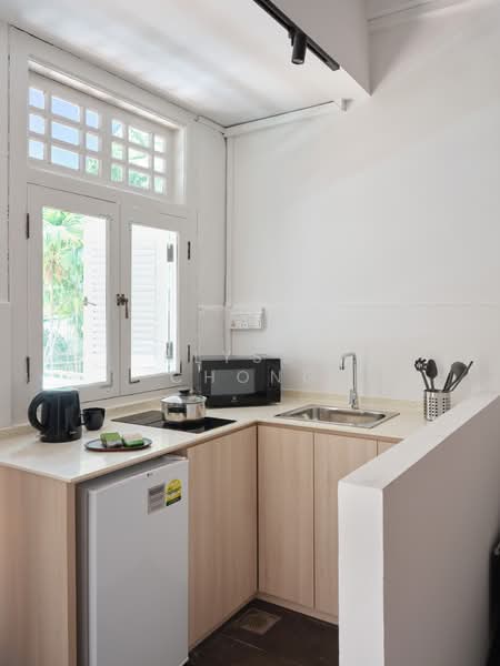 Straits House, 11 Kim Yam Road, 1 Bedroom, 440 sqft, Shophouse For Rent, by Klyssa Chong, 500202185 - Kitchen - PropertyGuru.com.sg