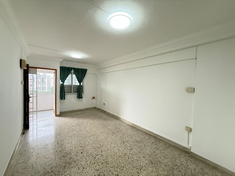 105 Bedok North Avenue 4, 105 Bedok North Avenue 4, 2 Bedrooms, 721 sqft, HDB Flat For Sale, by Jasline Teo, 500202198 - Living Room - PropertyGuru.com.sg