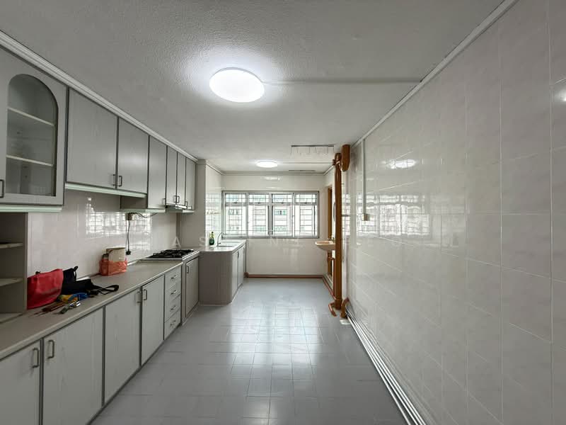 105 Bedok North Avenue 4, 105 Bedok North Avenue 4, 2 Bedrooms, 721 sqft, HDB Flat For Sale, by Jasline Teo, 500202198 - Kitchen - PropertyGuru.com.sg