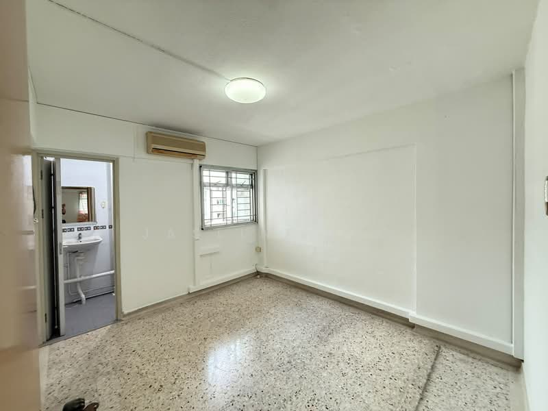 105 Bedok North Avenue 4, 105 Bedok North Avenue 4, 2 Bedrooms, 721 sqft, HDB Flat For Sale, by Jasline Teo, 500202198 - Interior - PropertyGuru.com.sg