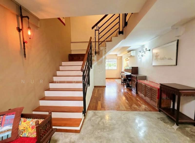 424 Pasir Ris Drive 6, 424 Pasir Ris Drive 6, 5 Bedrooms, 1,582 sqft, HDB Flat For Sale, by Nur Hidayah Ahmad, 500202213 - Walkway towards living and kitchen - PropertyGuru.com.sg