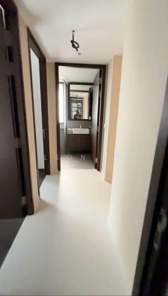 Prestigious 999 years Move In Ready 3BR Only $2m, Kovan, Hougang / Punggol / Sengkang, 3 Bedrooms, 1,012 sqft, Apartment For Sale, by Elson Lee, 500202217 - Corridor - PropertyGuru.com.sg