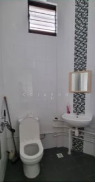 249 Jurong East street 24, 249 Jurong East Street 24, 1,011 sqft, Shop / Shophouse For Rent, by Ssharon Loh, 500202218 - Bathroom - CommercialGuru.com.sg