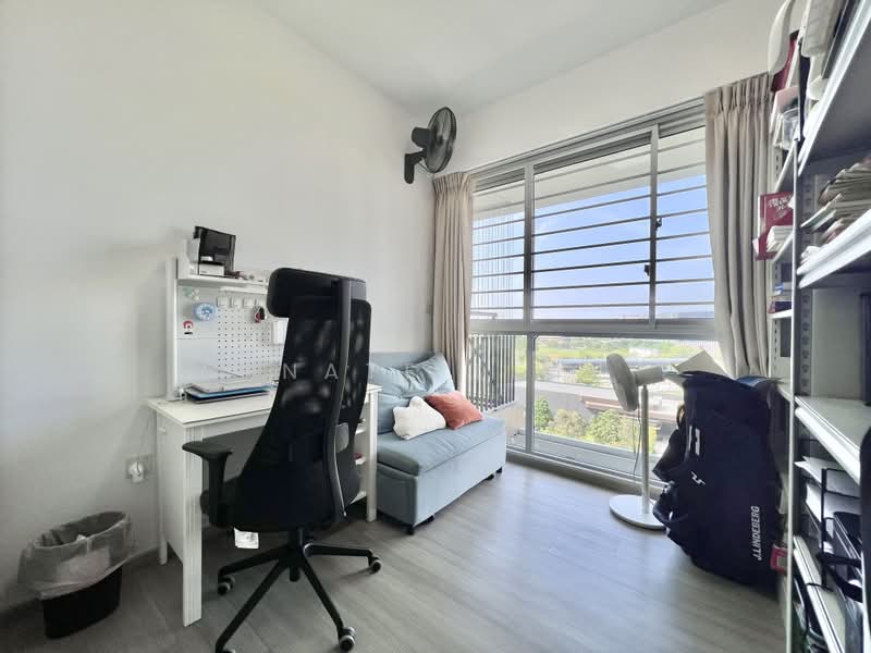 CityLife @ Tampines, 63 Tampines Central 7, 3 Bedrooms, 1,130 sqft, Executive Condominium For Sale, by Nate Lim, 500202221 - Common Bedroom - PropertyGuru.com.sg