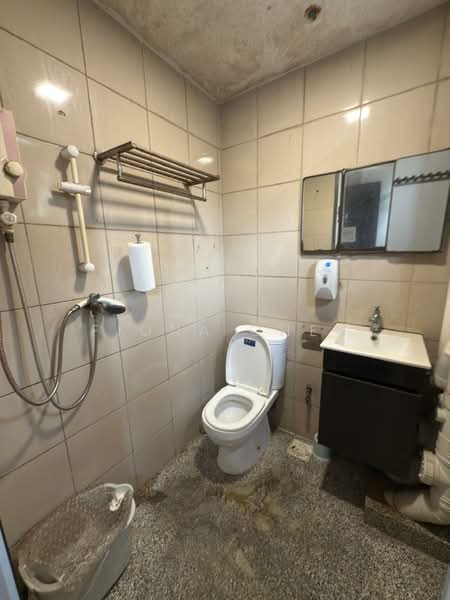 Food XChange @ Admiralty, 8A Admiralty Street, 2,766 sqft, Factory / Workshop (B2) For Rent, by Fiona Chen, 500202222 - Bathroom - CommercialGuru.com.sg
