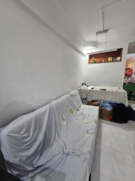 248 Jurong East Street 24, 248 Jurong East Street 24, 2 Bedrooms, 721 sqft, HDB Flat For Sale, by Veronica Yap @ Yap Hong Ling, 500202230 - Living Room - PropertyGuru.com.sg