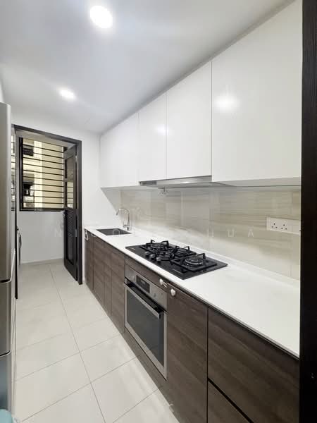 The Brownstone, 160 Canberra Drive, 3 Bedrooms, 915 sqft, Executive Condominium For Rent, by Nicole Chua, 500202233 - Kitchen - PropertyGuru.com.sg