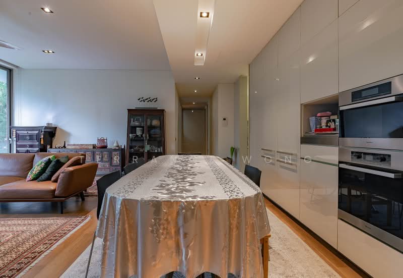 Hilltops, 101 Cairnhill Circle, 3 Bedrooms, 1,550 sqft, Condominium For Sale, by Terrance Wong, 500202241 - Living Room - PropertyGuru.com.sg
