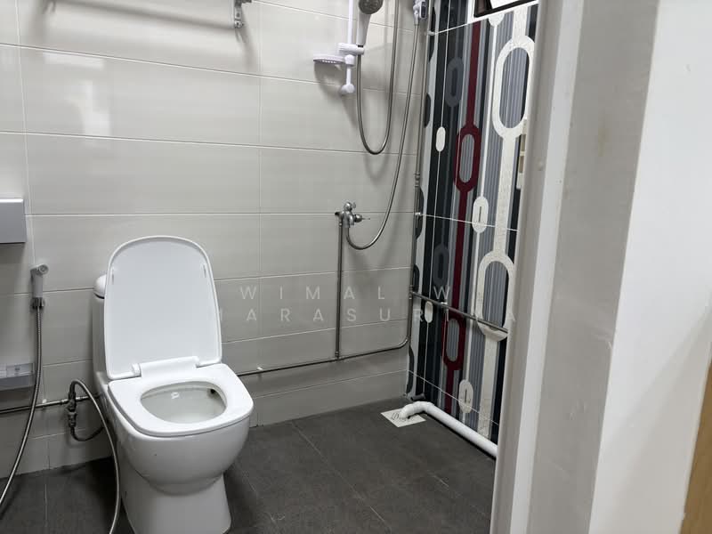 11 Pine Close, 11 Pine Close, 3 Bedrooms, 1,216 sqft, HDB Flat For Sale, by Wimal W Amarasuriya, 500202255 - Bathroom - PropertyGuru.com.sg