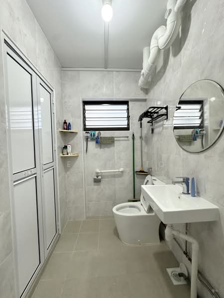 305 Choa Chu Kang Avenue 4, 305 Choa Chu Kang Avenue 4, 4 Bedrooms, 1,389 sqft, HDB Flat For Rent, by Serene To, 500202265 - Bathroom - PropertyGuru.com.sg