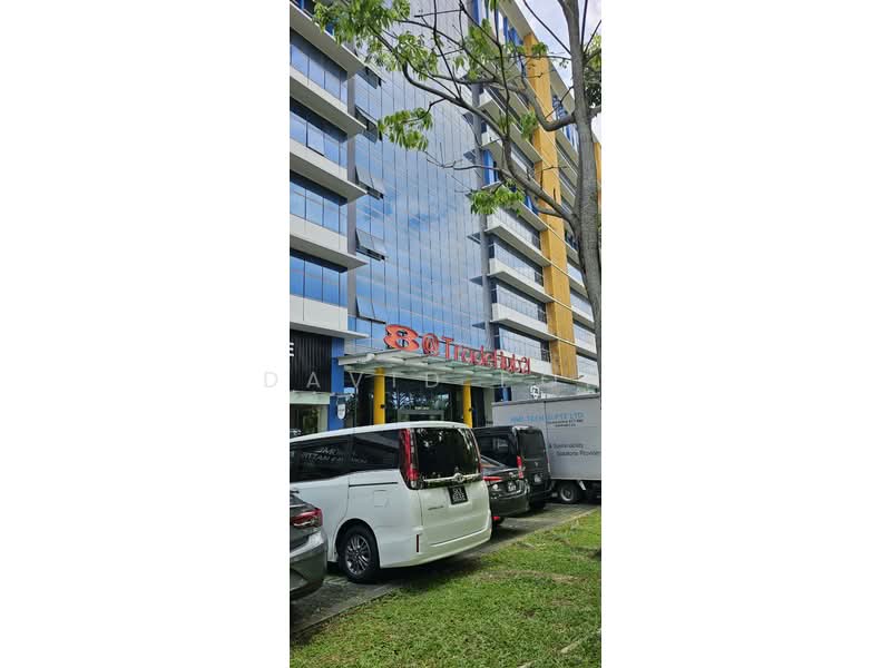 Tradehub 21, 8 Boon Lay Way, 2,045 sqft, Light Industrial (B1) For Rent, by David Poh, 500202293 - Exterior - CommercialGuru.com.sg