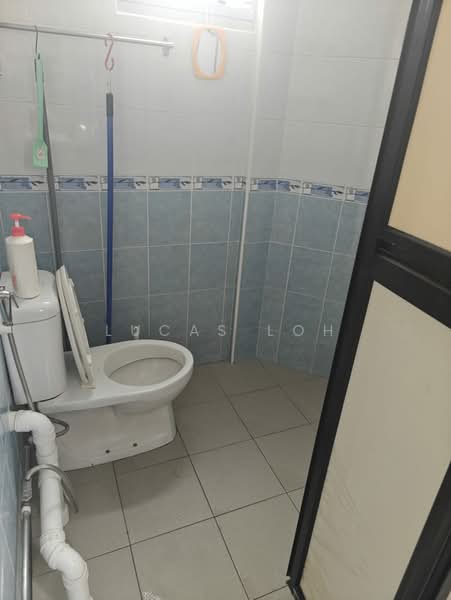 211 Jurong East Street 21, 211 Jurong East Street 21, Room Rental, 90 sqft, HDB Flat For Rent, by Lucas Loh, 500202299 - Bathroom - PropertyGuru.com.sg