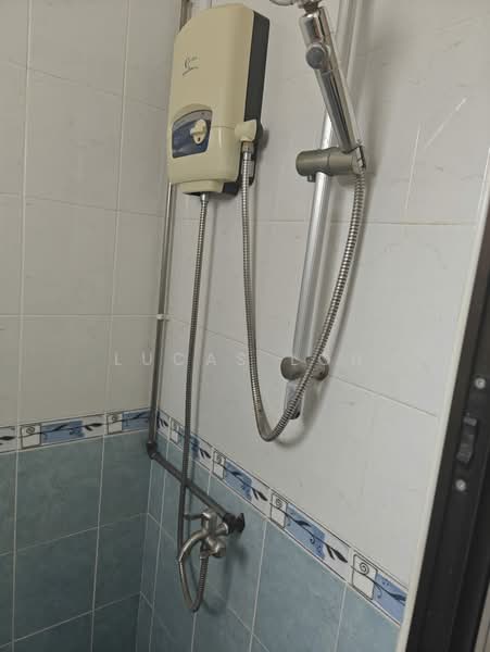 211 Jurong East Street 21, 211 Jurong East Street 21, Room Rental, 90 sqft, HDB Flat For Rent, by Lucas Loh, 500202299 - Bathroom - PropertyGuru.com.sg