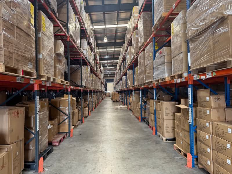 MRT | Dedicated Floor | 8m Clear | 6 Bays @ West, , 55,000 sqft, Warehouse For Rent, by Ryan Chau, 500202300 - Interior - CommercialGuru.com.sg