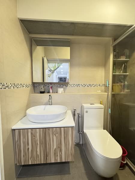387 Bukit Batok West Avenue 5, 387 Bukit Batok West Avenue 5, Room Rental, 150 sqft, HDB Flat For Rent, by Jay Lee, 500202301 - Bathroom - PropertyGuru.com.sg