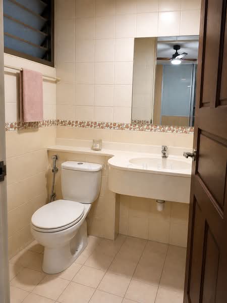 677B Jurong West Street 64, 677B Jurong West Street 64, 3 Bedrooms, 1,188 sqft, HDB Flat For Sale, by Allan Chee, 500202308 - Bathroom - PropertyGuru.com.sg