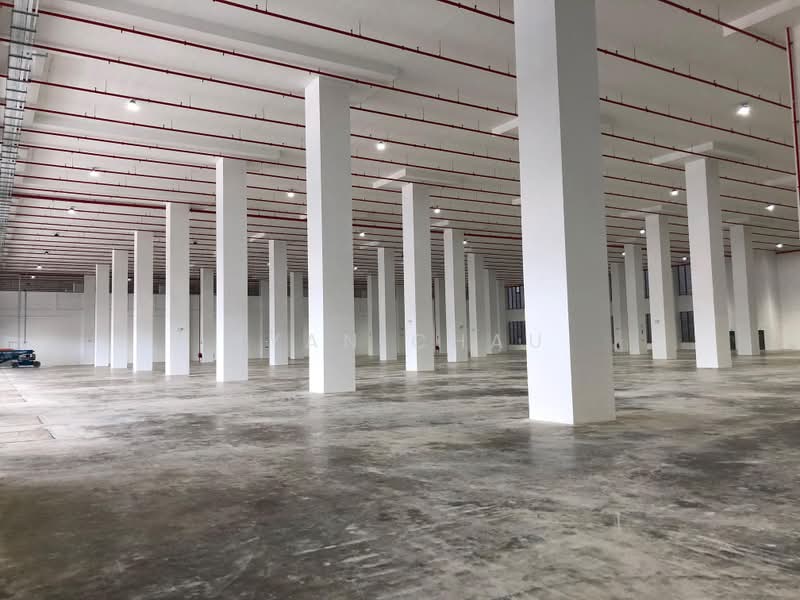 Ground | MRT | 11m Clear | 18 Bays @ West, , 79,000 sqft, Warehouse For Rent, by Ryan Chau, 500202310 - Interior - CommercialGuru.com.sg