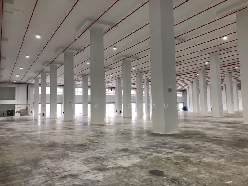 Ground | MRT | 11m Clear | 18 Bays @ West, , 79,000 sqft, Warehouse For Rent, by Ryan Chau, 500202310 - Interior - CommercialGuru.com.sg