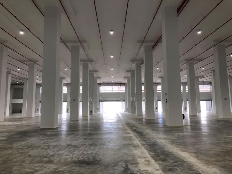 Ground | MRT | 11m Clear | 18 Bays @ West, , 79,000 sqft, Warehouse For Rent, by Ryan Chau, 500202310 - Interior - CommercialGuru.com.sg