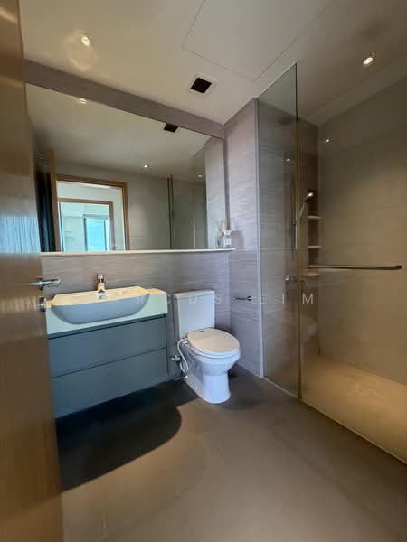 The Glades, 12 Bedok Rise, 2 Bedrooms, 721 sqft, Condominium For Rent, by Marcus Lim, 500202312 - Bathroom - PropertyGuru.com.sg