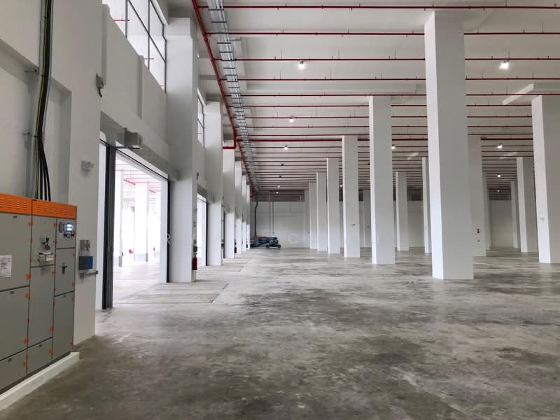 Ground | MRT | 11m Clear | 15 Bays @ West, , 68,000 sqft, Warehouse For Rent, by Ryan Chau, 500202315 - Interior - CommercialGuru.com.sg