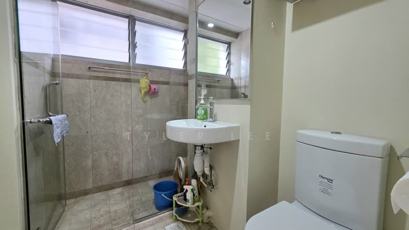 Pine Grove, 1A Pine Grove, Room Rental, 180 sqft, Condominium For Rent, by Tyler Lee, 500202316 - Bathroom - PropertyGuru.com.sg