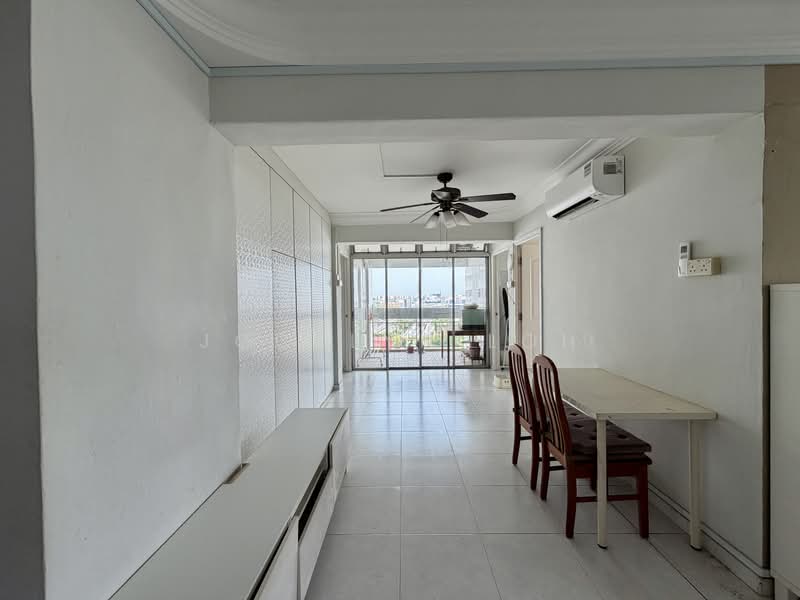 552 Ang Mo Kio Avenue 10, 552 Ang Mo Kio Avenue 10, 3 Bedrooms, 1,281 sqft, HDB Flat For Rent, by Jocelyn Loh, 500202330 - Living Room - PropertyGuru.com.sg
