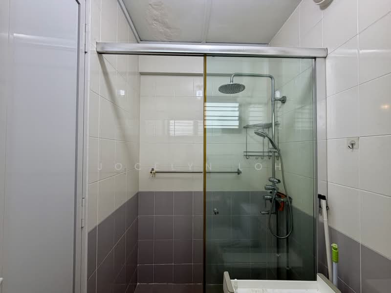 552 Ang Mo Kio Avenue 10, 552 Ang Mo Kio Avenue 10, 3 Bedrooms, 1,281 sqft, HDB Flat For Rent, by Jocelyn Loh, 500202330 - Bathroom - PropertyGuru.com.sg