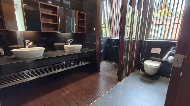 Semi-Detached at D10 Jalan Haji Alias, Jalan Haji Alias/Coronation Rd/Sixth Ave/Namly Dr, 5 Bedrooms, 3,003 sqft, Semi-Detached House For Rent, by Hart Lai, 500202344 - Bathroom - PropertyGuru.com.sg