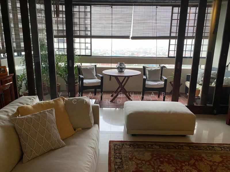 Ocean Park, 520 East Coast Road, 3 Bedrooms, 2,110 sqft, Condominium For Sale, by Vinay Gulab Khanchandani ( Vincent ), 500202355 - Living Room - PropertyGuru.com.sg