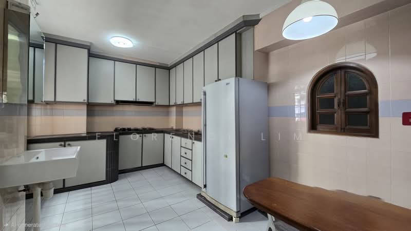 250 Bishan Street 22, 250 Bishan Street 22, 3 Bedrooms, 1,227 sqft, HDB Flat For Sale, by Florence Lim, 500202363 - Kitchen - PropertyGuru.com.sg