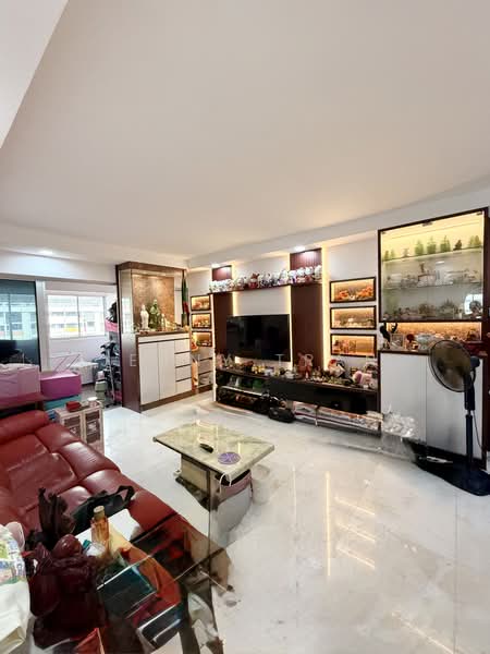 146 Tampines Avenue 5, 146 Tampines Avenue 5, 3 Bedrooms, 1,528 sqft, HDB Flat For Sale, by Jenny Tran, 500202373 - Living Room - PropertyGuru.com.sg