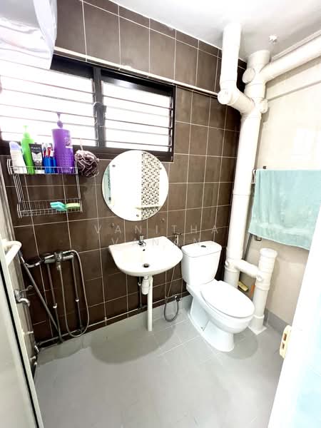 137 Bishan Street 12, 137 Bishan Street 12, Room Rental, 300 sqft, HDB Flat For Rent, by Vanitha Vanan, 500202379 - Common Bathroom - PropertyGuru.com.sg