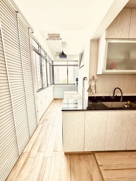 Cheap 999years @Leasehold Price Below $2000PSF, , 3 Bedrooms, 1,259 sqft, Condominium For Sale, by Jonathan Tan Say Keong, 500202390 - Kitchen - PropertyGuru.com.sg