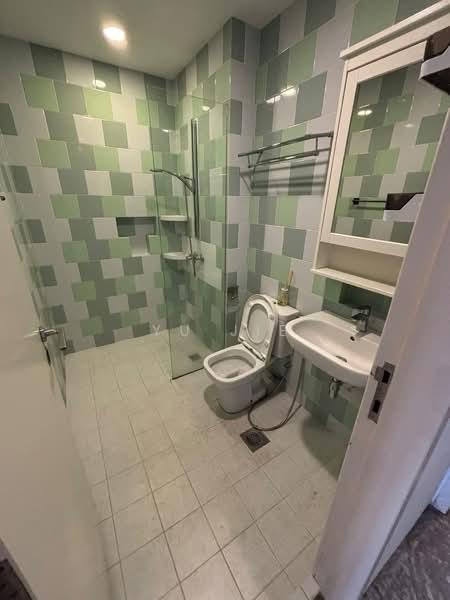 Double storey shophouse unit in Joochiat, , Studio, 700 sqft, Conservation House For Rent, by Yu Jie, 500202394 - Bathroom - PropertyGuru.com.sg