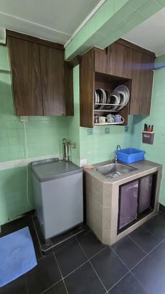 32 Jalan Bahagia, 32 Jalan Bahagia, 2 Bedrooms, 603 sqft, HDB Flat For Sale, by Mathi Alagan, 500202395 - Kitchen - PropertyGuru.com.sg