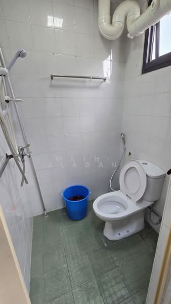 32 Jalan Bahagia, 32 Jalan Bahagia, 2 Bedrooms, 603 sqft, HDB Flat For Sale, by Mathi Alagan, 500202395 - Bathroom - PropertyGuru.com.sg