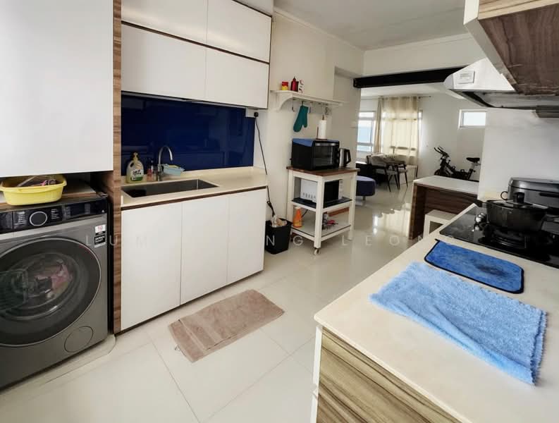 243 Pasir Ris Street 21, 243 Pasir Ris Street 21, 4 Bedrooms, 1,561 sqft, HDB Flat For Sale, by Lum Zhong Leong, 500202406 - Kitchen - PropertyGuru.com.sg