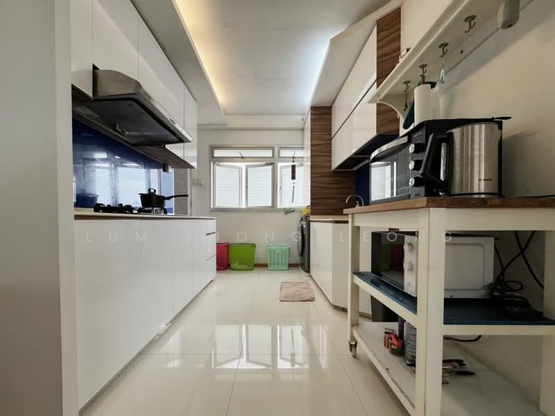 243 Pasir Ris Street 21, 243 Pasir Ris Street 21, 4 Bedrooms, 1,561 sqft, HDB Flat For Sale, by Lum Zhong Leong, 500202406 - Kitchen - PropertyGuru.com.sg
