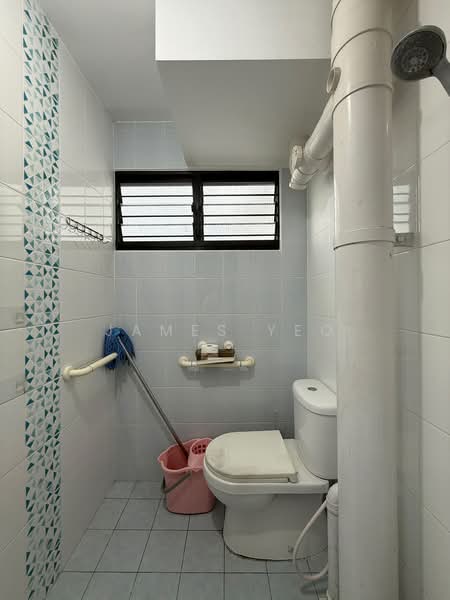 547 Bedok North Street 3, 547 Bedok North Street 3, 3 Bedrooms, 990 sqft, HDB Flat For Rent, by James Yeo, 500202409 - Bathroom - PropertyGuru.com.sg