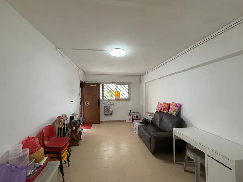 622 Yishun Ring Road, 622 Yishun Ring Road, 2 Bedrooms, 796 sqft, HDB Flat For Rent, by Eng Yuan Li, 500202410 - Living Room - PropertyGuru.com.sg
