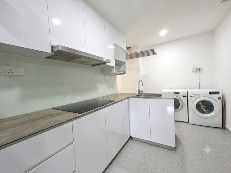 Forest Hills Condo, 25 Transit Road, 2 Bedrooms, 1,044 sqft, Condominium For Sale, by Bernard Goo, 500202411 - Kitchen - PropertyGuru.com.sg