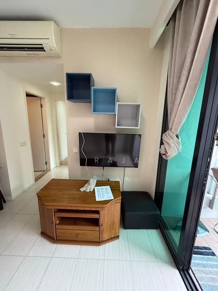 Sky Green, 568 Macpherson Green, 2 Bedrooms, 614 sqft, Condominium For Sale, by G. Rajan, 500202424 - Living Room - PropertyGuru.com.sg