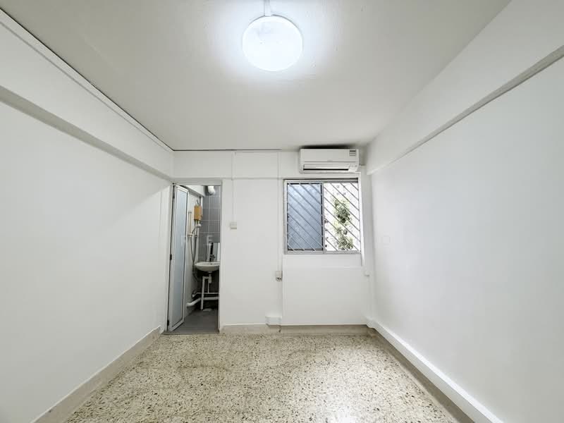108 Ang Mo Kio Avenue 4, 108 Ang Mo Kio Avenue 4, 2 Bedrooms, 721 sqft, HDB Flat For Sale, by Freddy Teo, 500202425 - Interior - PropertyGuru.com.sg