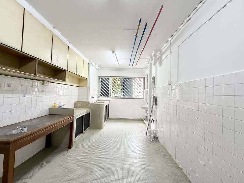 108 Ang Mo Kio Avenue 4, 108 Ang Mo Kio Avenue 4, 2 Bedrooms, 721 sqft, HDB Flat For Sale, by Freddy Teo, 500202425 - Kitchen - PropertyGuru.com.sg