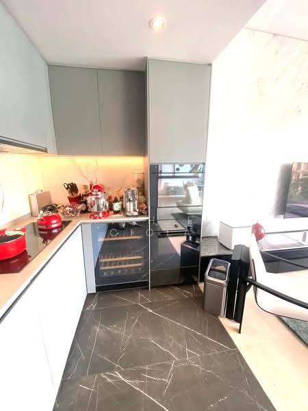 Robertson Blue, 88 Robertson Quay, 2 Bedrooms, 1,238 sqft, Apartment For Sale, by Michael Ciola, 500202434 - Kitchen - PropertyGuru.com.sg