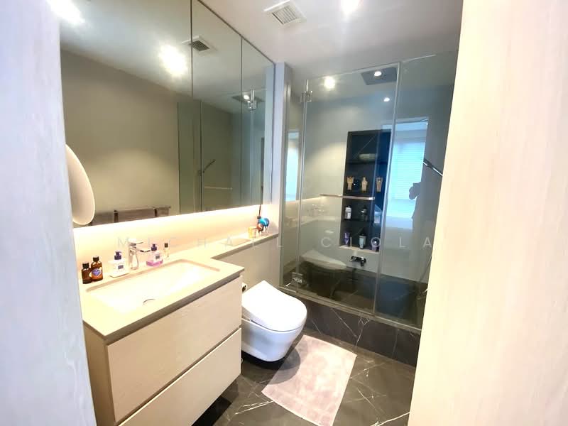 Robertson Blue, 88 Robertson Quay, 2 Bedrooms, 1,238 sqft, Apartment For Sale, by Michael Ciola, 500202434 - Bathroom - PropertyGuru.com.sg