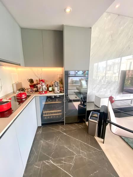 Robertson Blue, 88 Robertson Quay, Orchard / River Valley, 2 Bedrooms, 1,238 sqft, Apartment For Sale, by Michael Ciola, 500202434 - Kitchen - PropertyGuru.com.sg