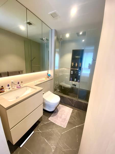 Robertson Blue, 88 Robertson Quay, Orchard / River Valley, 2 Bedrooms, 1,238 sqft, Apartment For Sale, by Michael Ciola, 500202434 - Bathroom - PropertyGuru.com.sg